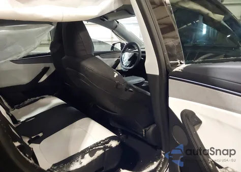 2026 Tesla Model Y Long Range Launch Series/Premium All-Wheel Drive z USA, uszkodzony, nr VIN 7SAYGDEE2TF449912